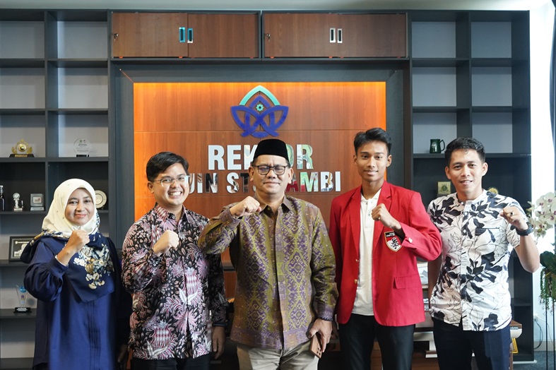 Bangga Atas Capaian Prestasi Mahasiswa, Rektor UIN STS Jambi Bantu Pembayaran UKT