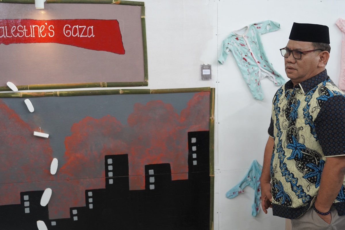 Kagumi Pameran Seni Rupa Mahasiswa PGMI, Rektor Tersentuh dengan Kisah Palestina