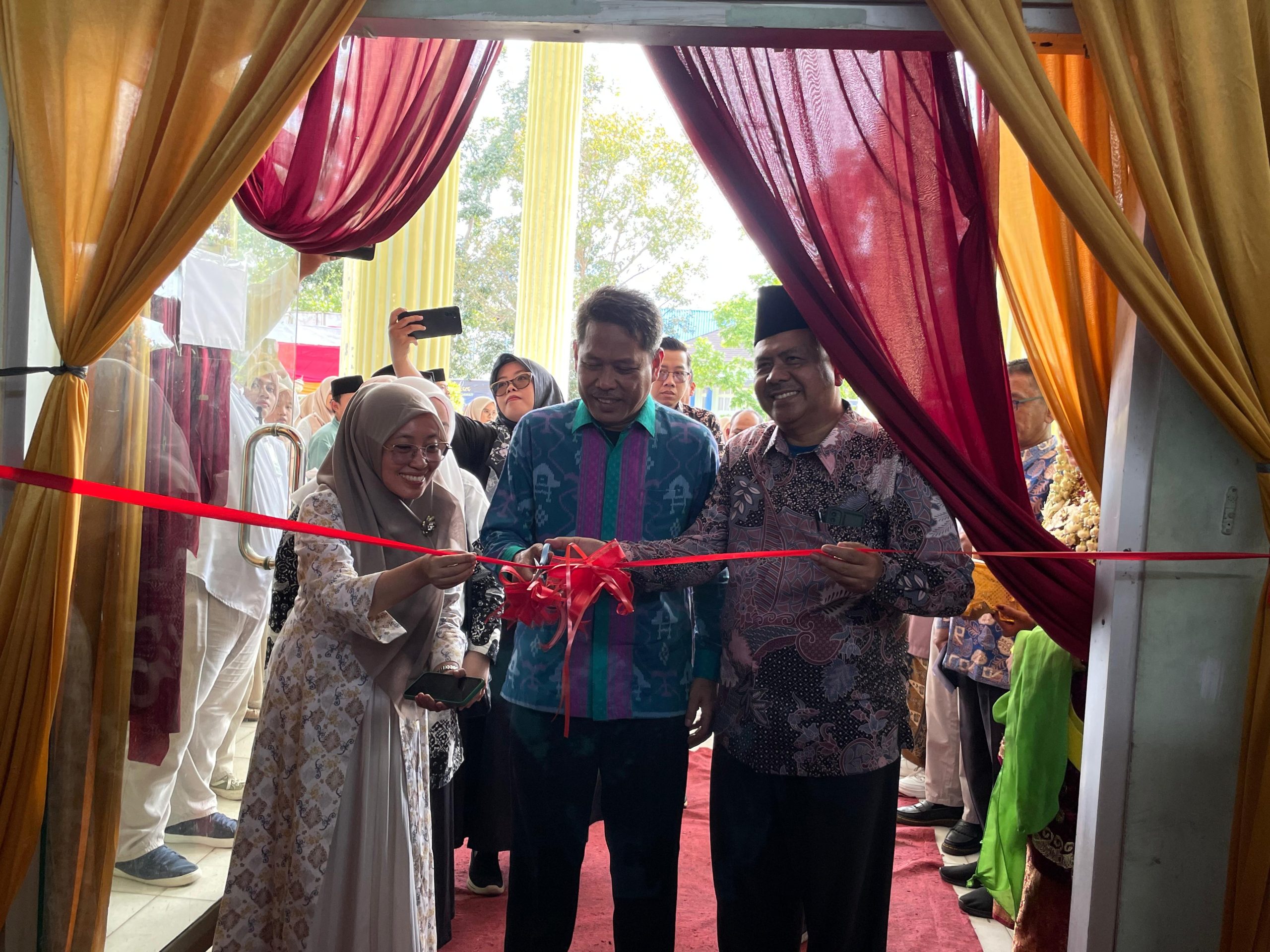 Buka Pameran Seni Rupa, Wakil Rektor Bangga Atas Kreativitas Mahasiswa PGMI