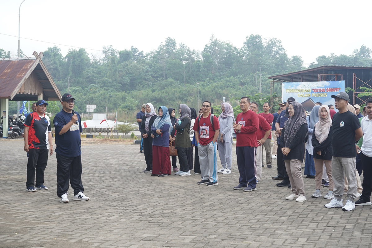 Jalan Santai UIN STS Jambi: Cara Sehat dan Seru Sambut HUT RI ke-79