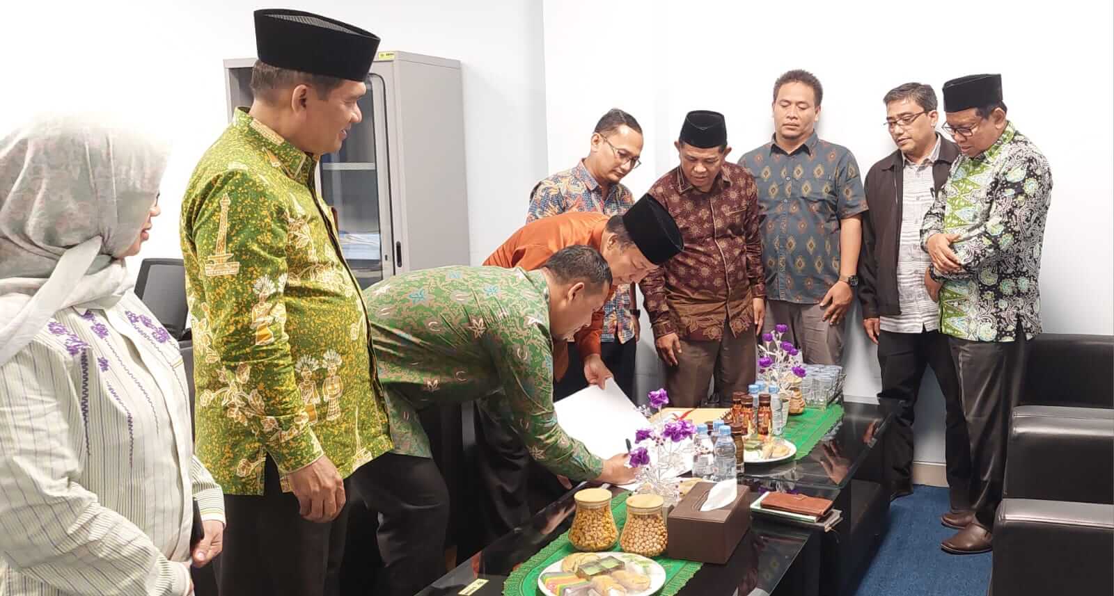 Ketua Senat Menerima Berkas Bakal Calon Rektor Periode 2024 – 2028