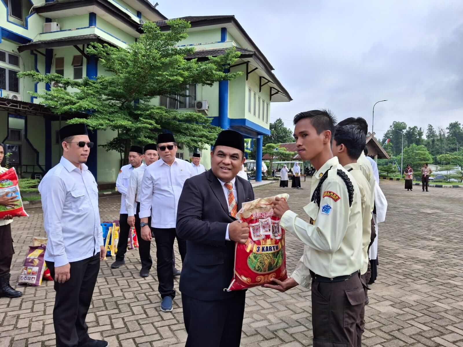UIN STS Jambi Rayakan HAB Ke-79 Kemenag dengan Semangat Solidaritas Berbagi