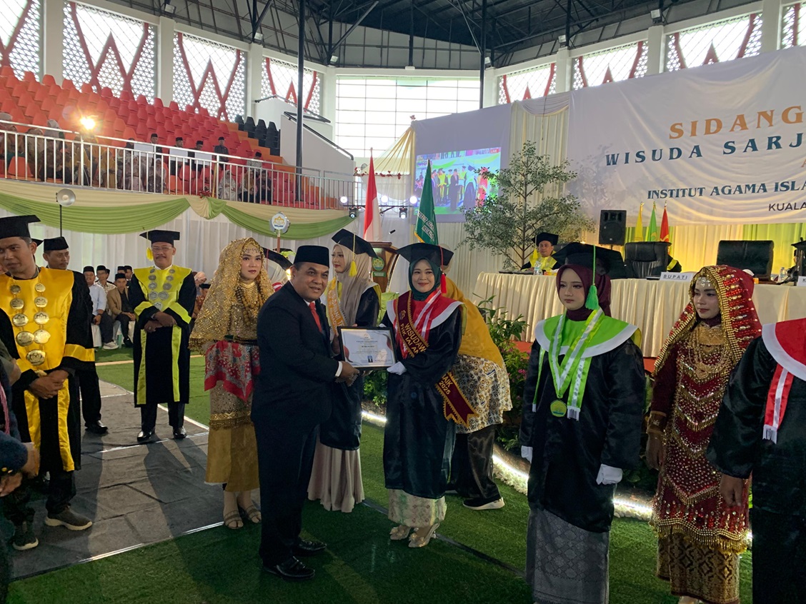 Rektor Hadiri Wisuda Sarjana XX IAI An-Nadwah Kuala Tungkal