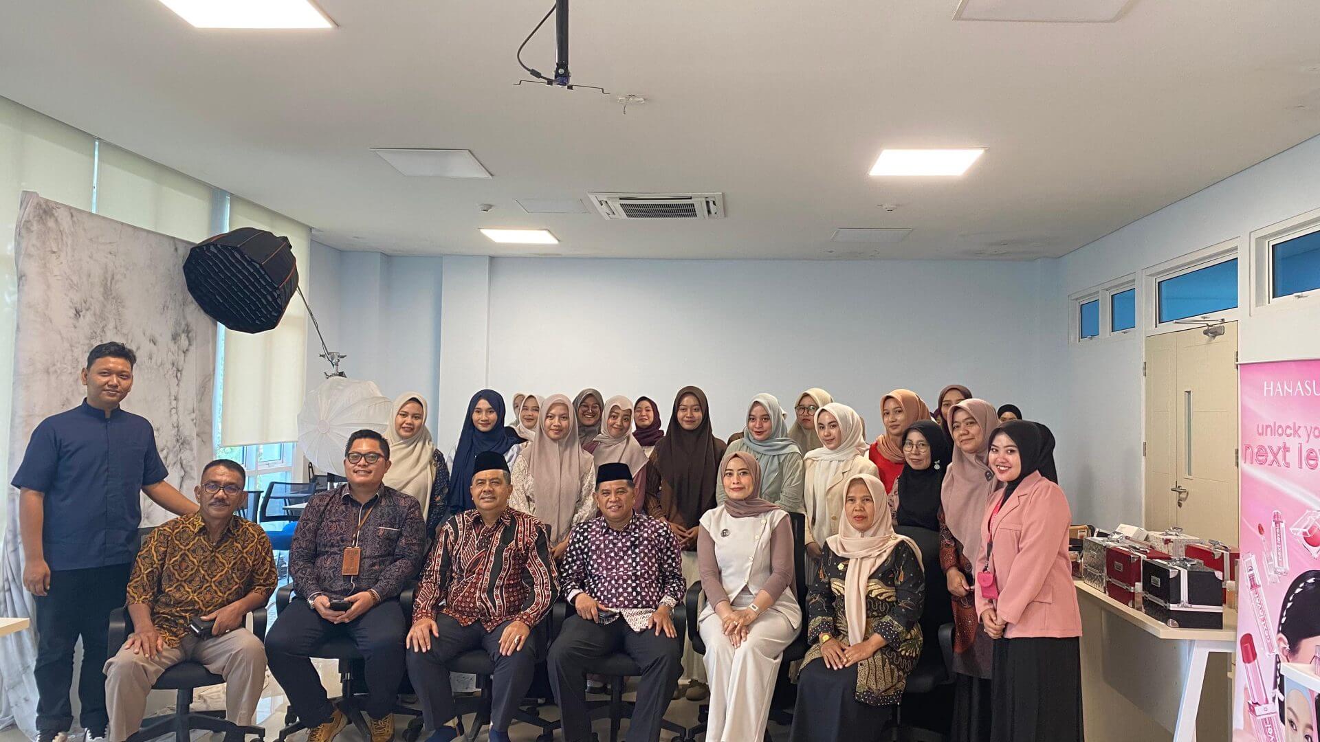 Dari Make Up ke Kemandirian: UPKK Dorong Mahasiswa Jadi Wirausahawan di Bidang Kecantikan