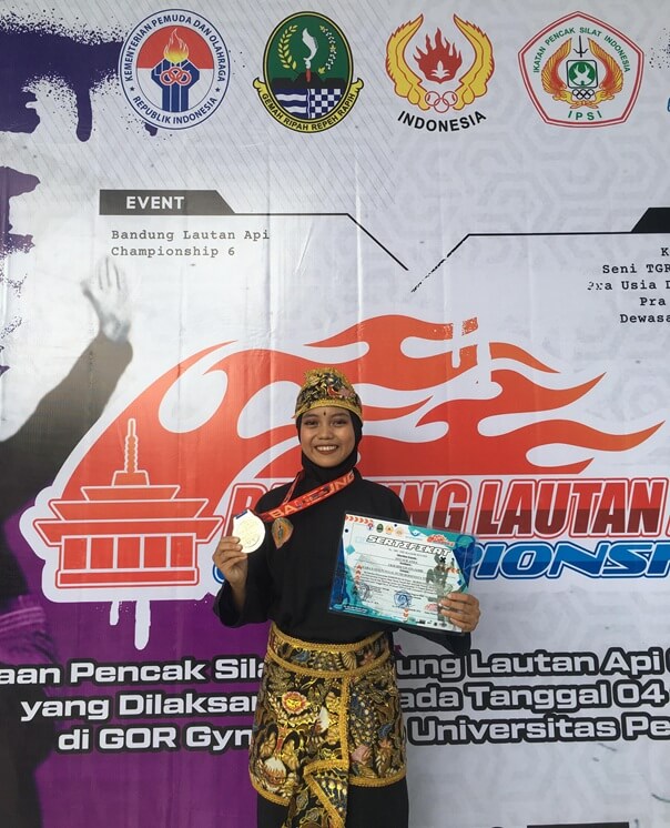 Mahasiswa UIN Jambi Raih Medali Emas Pertama Pencak Silat di Pomda 2025