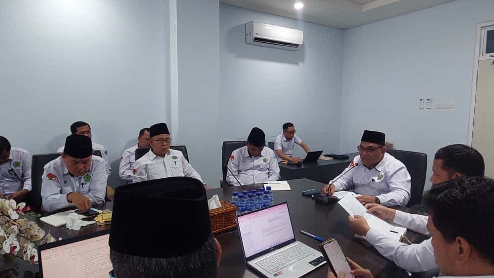 Rapat Evaluasi, Rektor Tekankan Pentingnya Sinergi dan Inovasi Tata Kelola Kampus