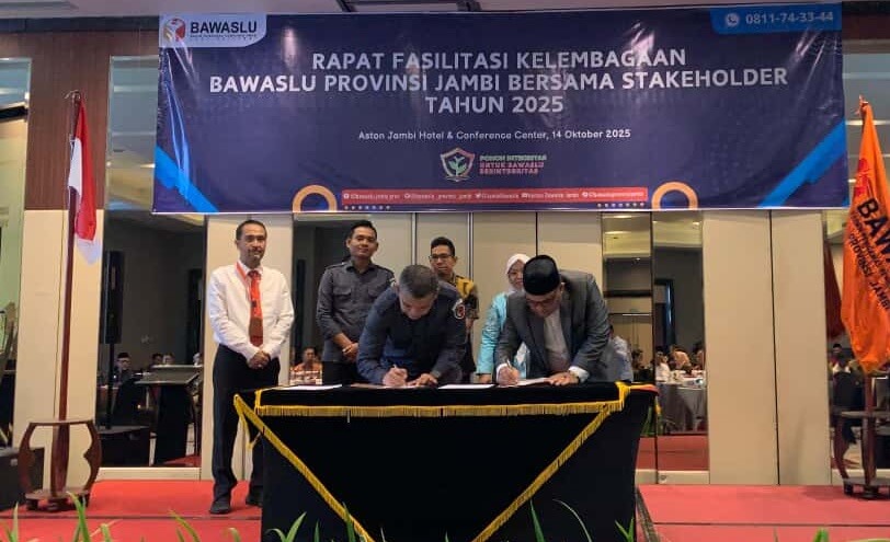 UIN STS Jambi dan Bawaslu Provinsi Jambi Teken MoU