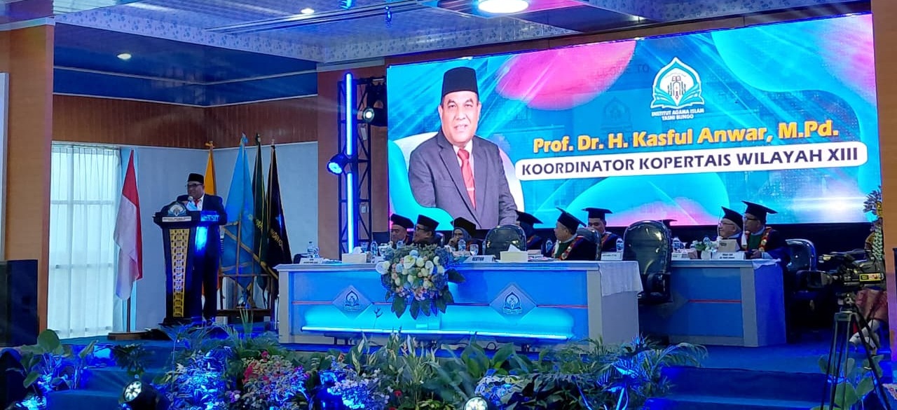 Rektor UIN STS Jambi Sampaikan Sambutan pada Wisuda Ke-27 IAI YASNI Bungo