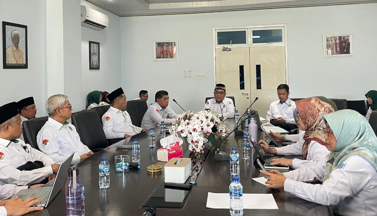 Pimpin Rapat Evaluasi, Rektor Fokuskan Program Prioritas 2026