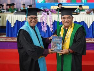 Prof Su’aidi Bahas Transintegrasi Ilmu Saat Serahkan Buku kepada UIN STS Jambi