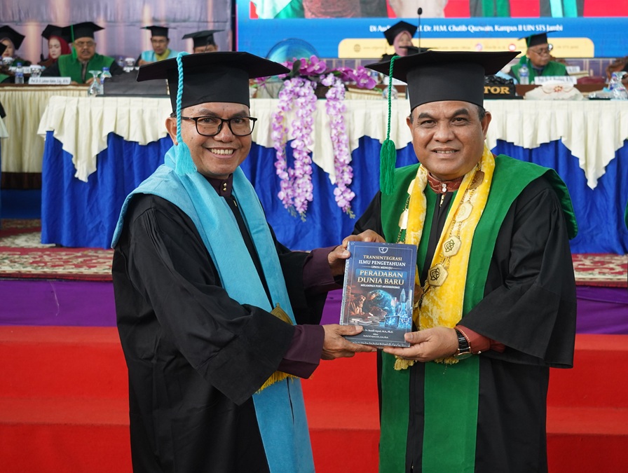 Prof Su’aidi Bahas Transintegrasi Ilmu Saat Serahkan Buku kepada UIN STS Jambi