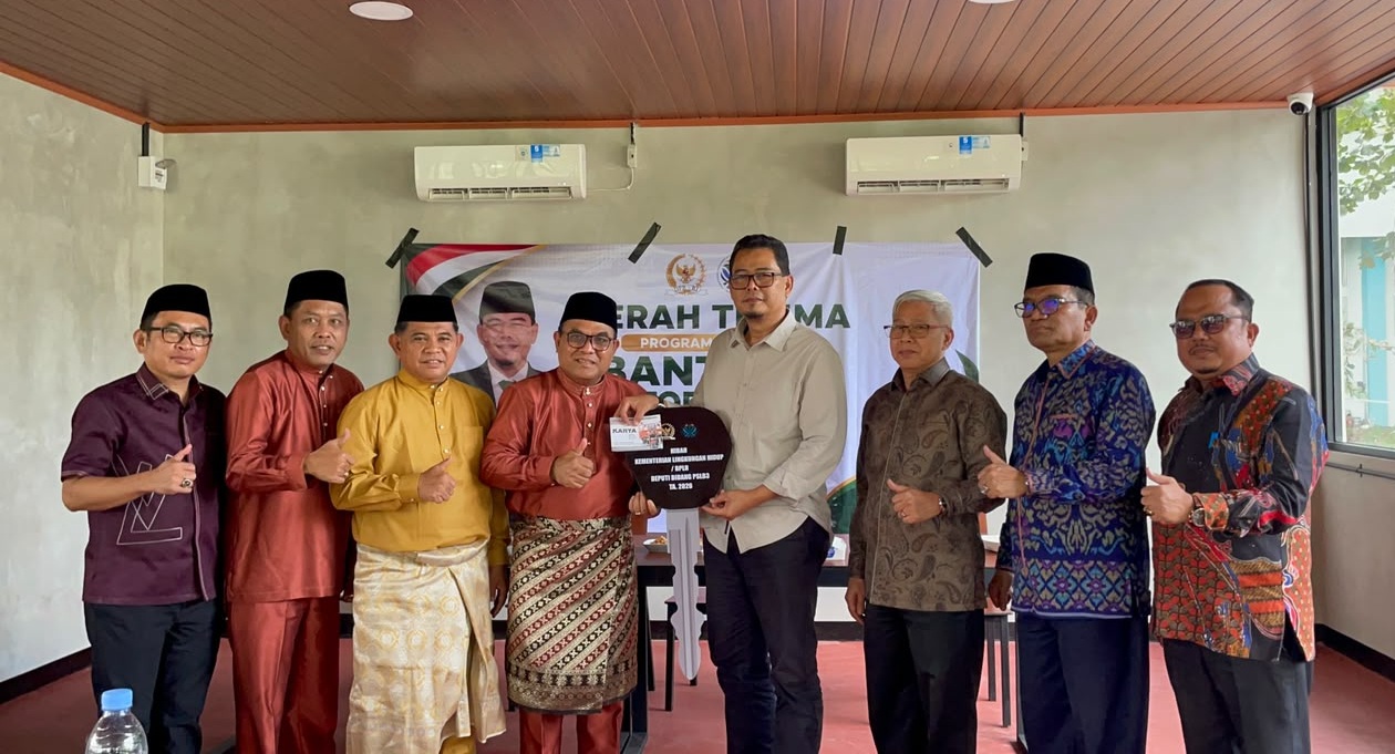 UIN STS Jambi Terima Bantuan 8 Motor Sampah Program Aspirasi dari DPR RI