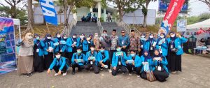 UIN STS Jambi Bagikan Masker dan Barang Preloved di Tengah Kabut Asap