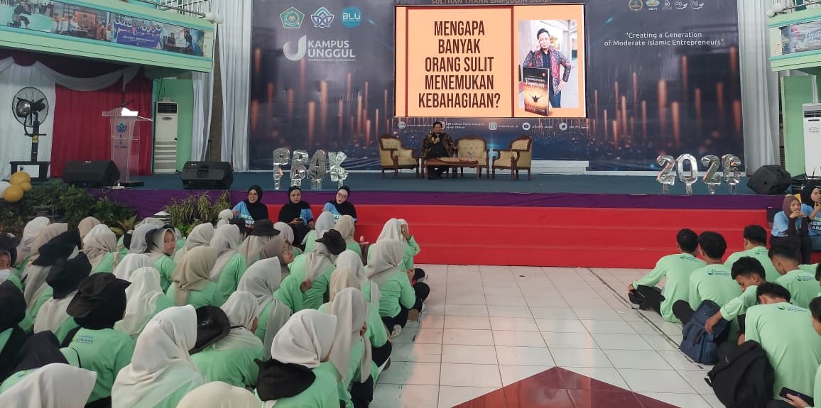Jelang Penutupan PBAK UIN STS Jambi, Naqoy Motivasi Mahasiswa Baru