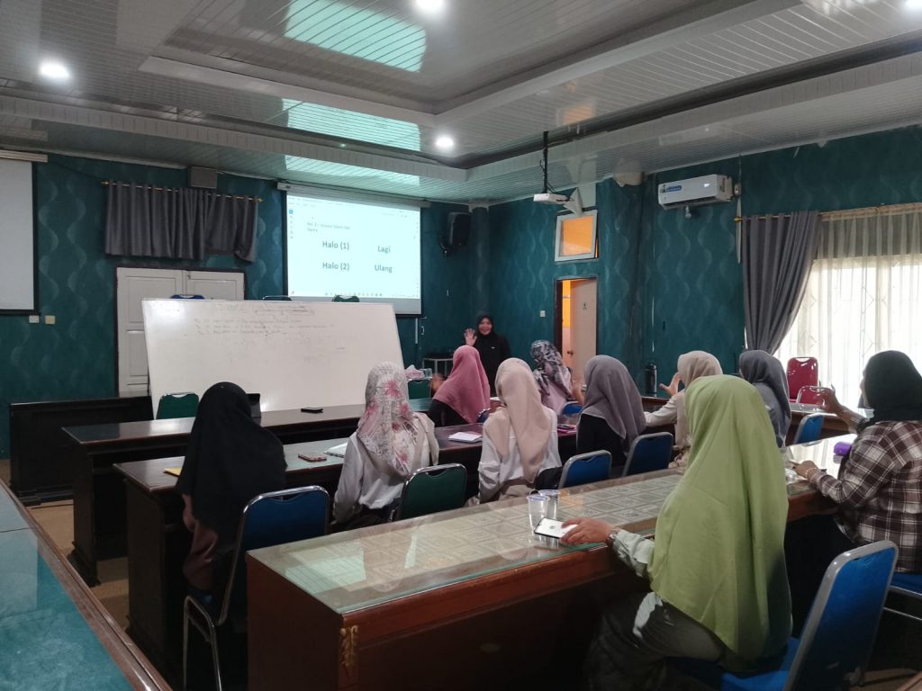 Tingkatkan Layanan Disabilitas, UIN STS Jambi Latih Bahasa Isyarat