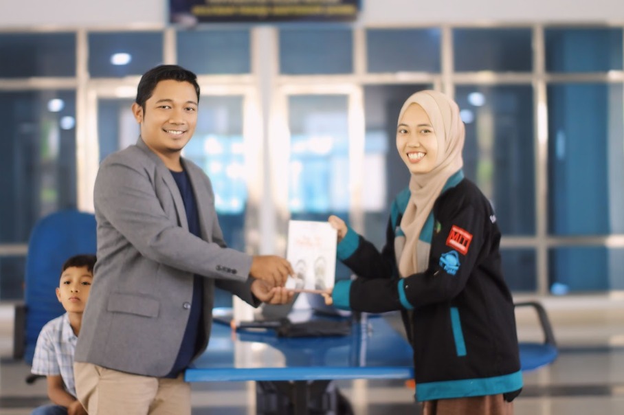 UKM-PIKMA : Bedah Buku Novel Seputih Salju Michigan