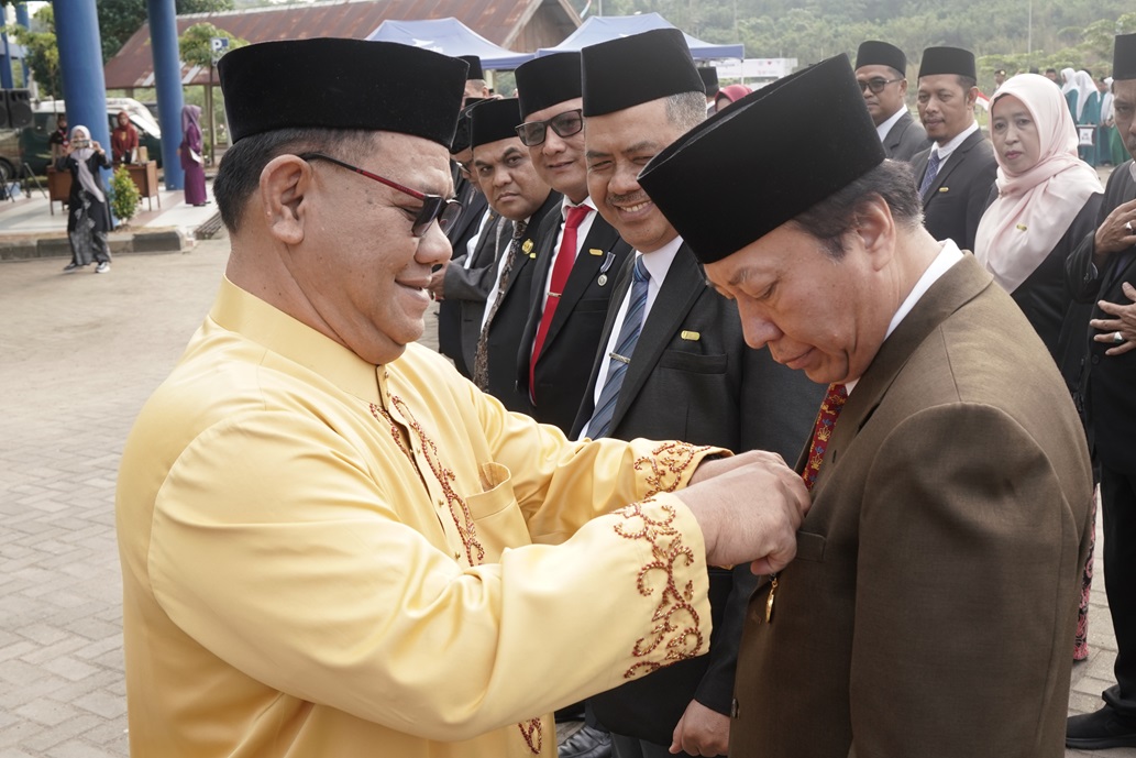 Upacara HUT RI ke-79 di UIN STS Jambi: Penghargaan untuk 52 ASN Berdedikasi