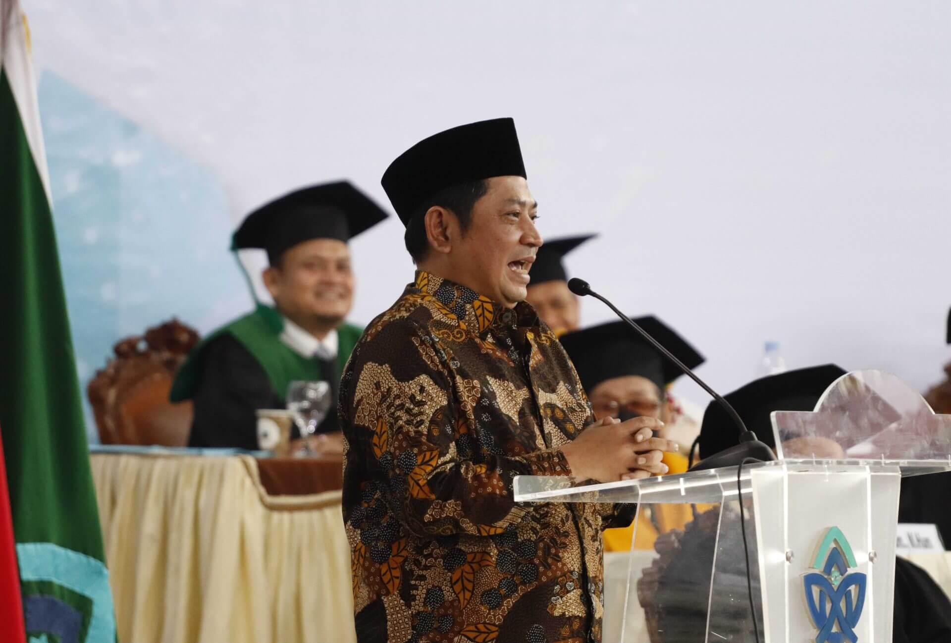 Sekjen Kemenag RI Berikan Orasi Ilmiah: “Jangan Berhenti Belajar dan Beradaptasi dengan Perubahan Zaman” 