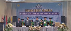 wisuda perdana