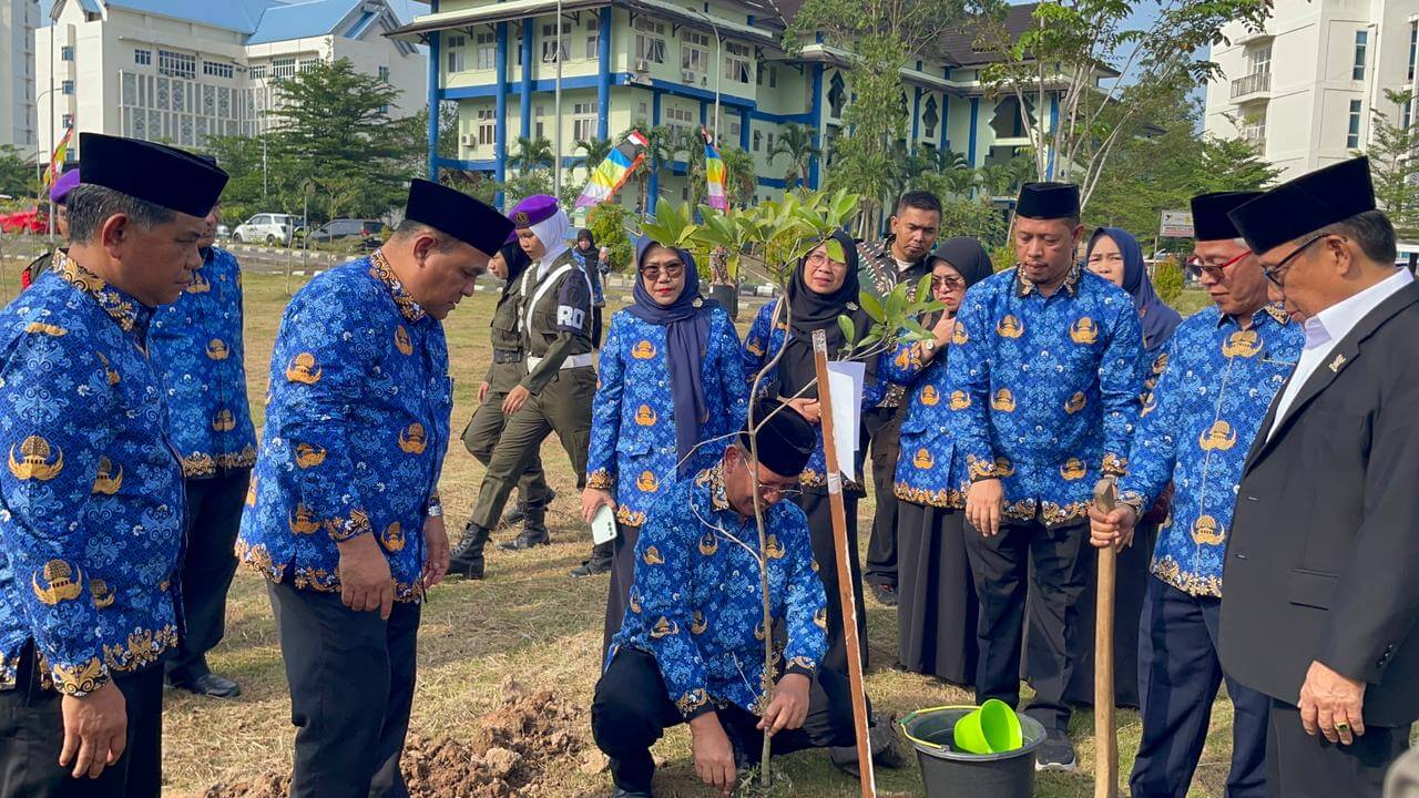 Dirjen Pendis Apresiasi Program Ekoteologi UIN STS Jambi, Tekankan Komitmen Merawat Pohon hingga Berbuah