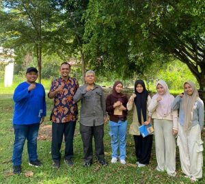 Mahasiswa Biologi UIN STS Jambi dan UT Jambi Teliti Keanekaragaman Hutan Kampus Lewat Praktikum Lapangan